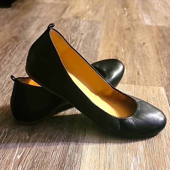 100% leather upper J Crew flas round toe Clasic, timelees, neutral minimalist